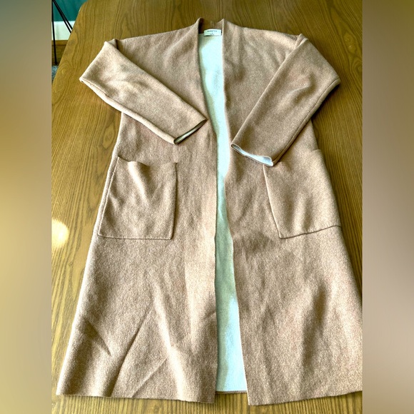 Aritzia Babaton tan cashmere sweater with pockets size small - Picture 1 of 3